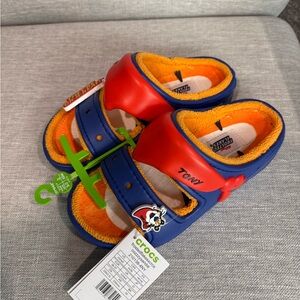 NWT Frosted Flakes × Crocs Cozzzy Sandals Size Men’s 4 women’s 6
